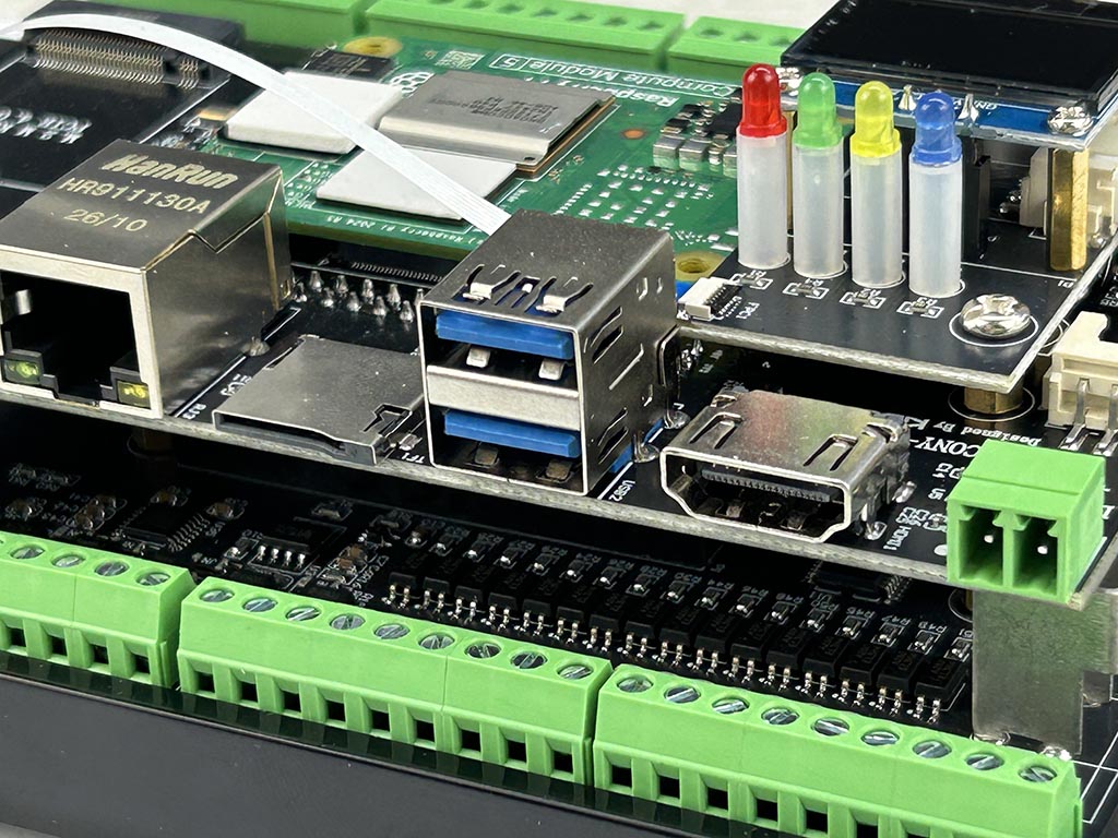 DIN rail Raspberry Pi controller