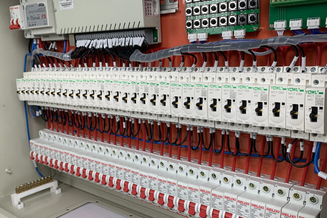 youtube-32-power-box Power Distribution Box